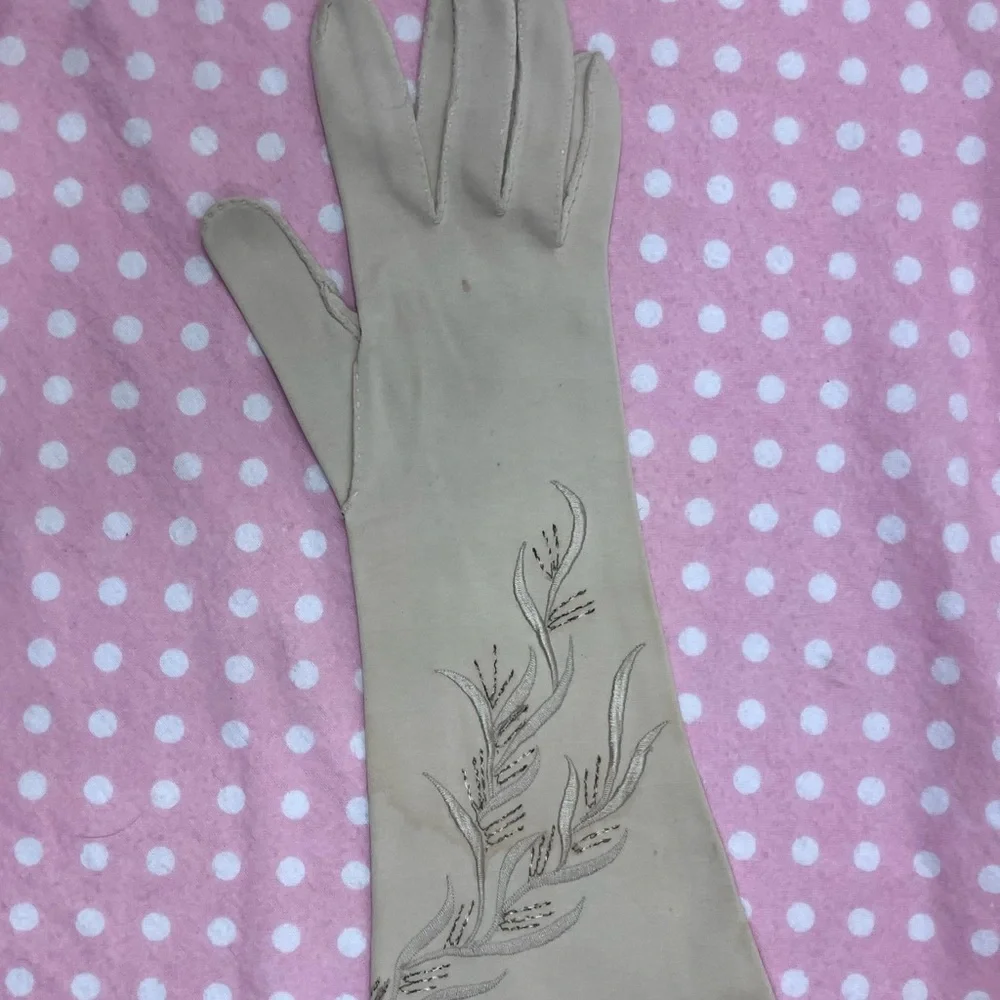 Vintage Cream Embroidered Gloves 6 1/2